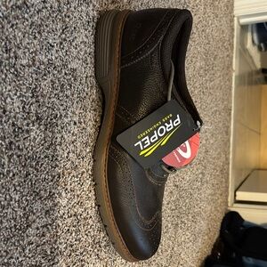 Men's Brown Bass Leather Wingtips 
Size 11
New with tags